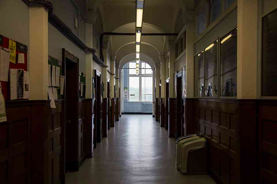 UK Weighs Tougher Student Visa Controls as Universities Face Recruitment Bans and Fraud Crackdown featured image